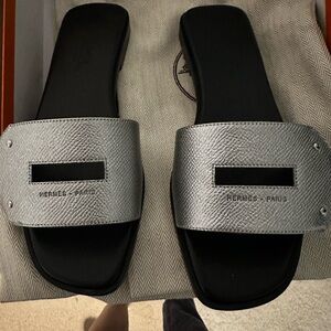 Hernes slides never worn